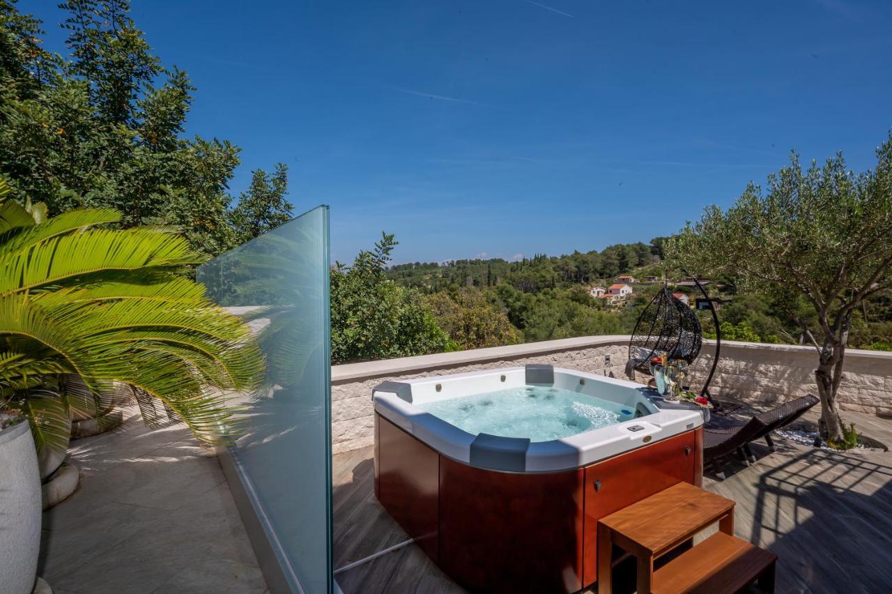 Uniquely Designed Villa Ivana With Outdoor Jacuzzi Nearby The Pebble Banje Beach At The Island Of Solta Rogac Ngoại thất bức ảnh