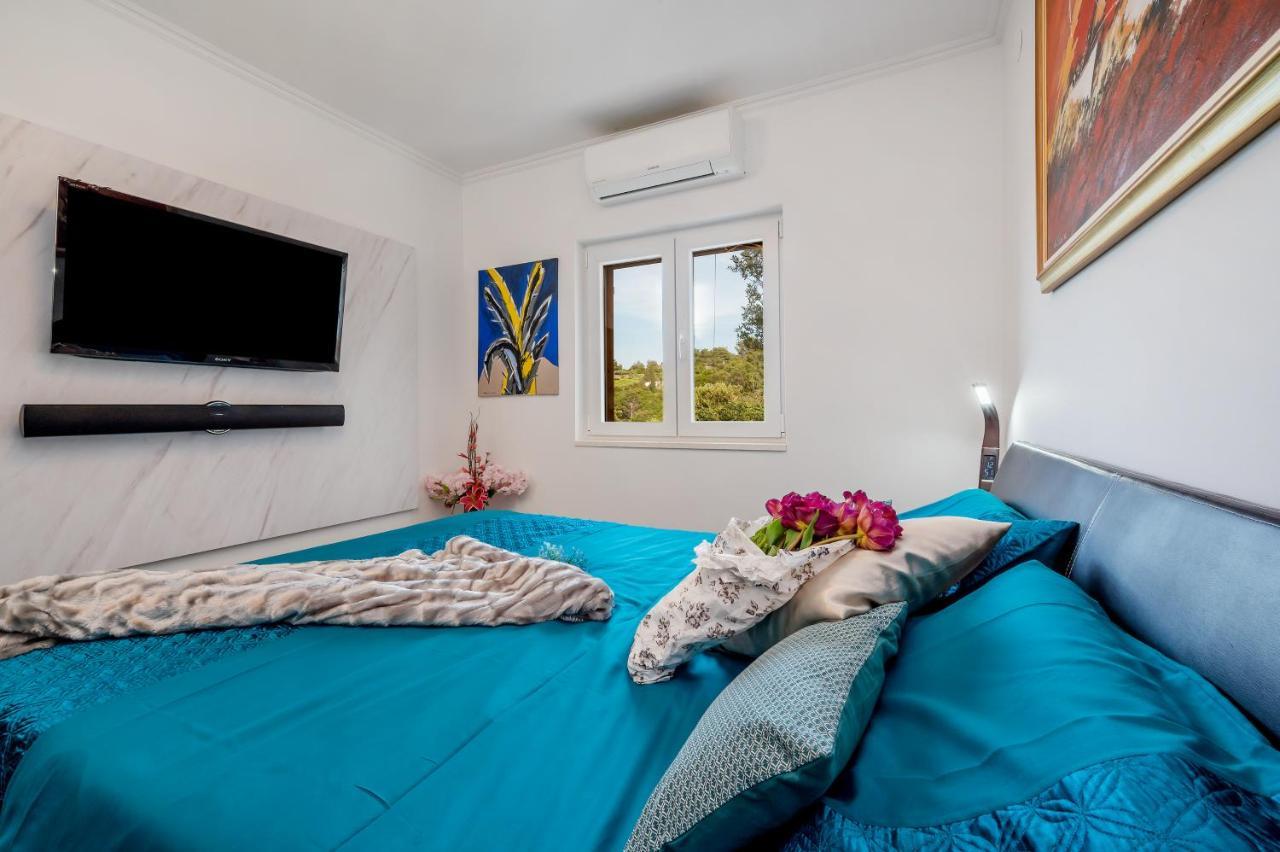 Uniquely Designed Villa Ivana With Outdoor Jacuzzi Nearby The Pebble Banje Beach At The Island Of Solta Rogac Ngoại thất bức ảnh