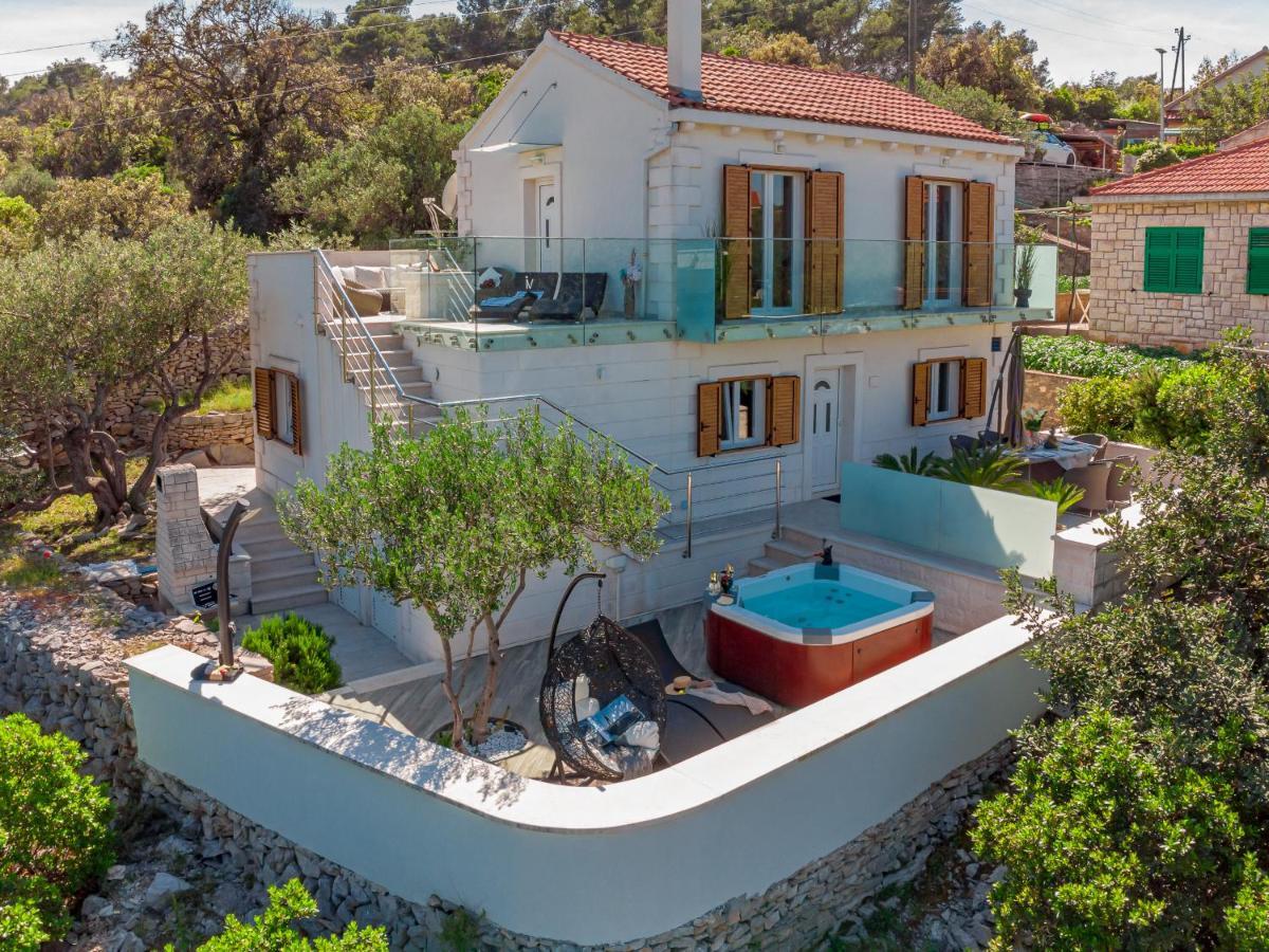 Uniquely Designed Villa Ivana With Outdoor Jacuzzi Nearby The Pebble Banje Beach At The Island Of Solta Rogac Ngoại thất bức ảnh